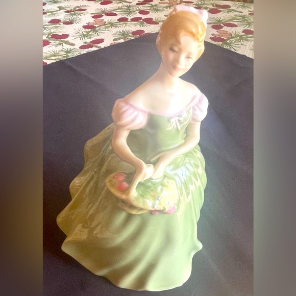 Royal Doulton Clarissa Figurine - Picture 6 of 11